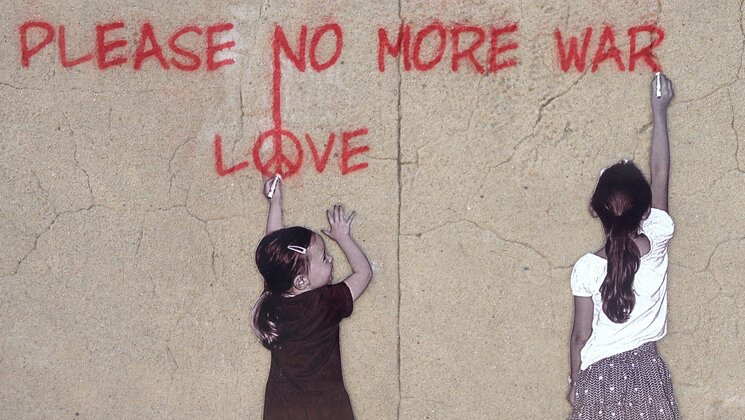 Lapsed kirjutavad seina peale sõnad "Please no more war. Love"